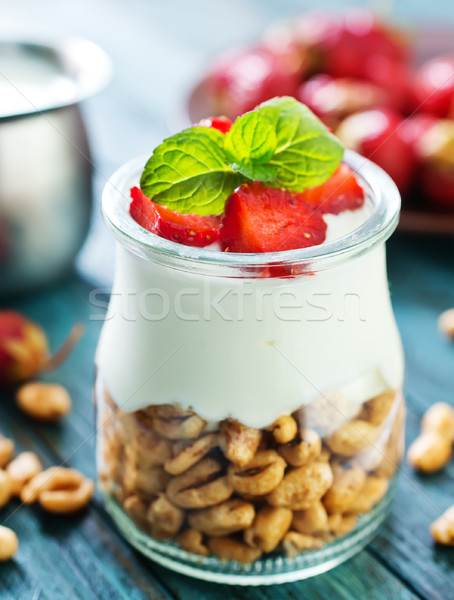 Reggeli asztal joghurt pelyhek bogyók étel Stock fotó © tycoon