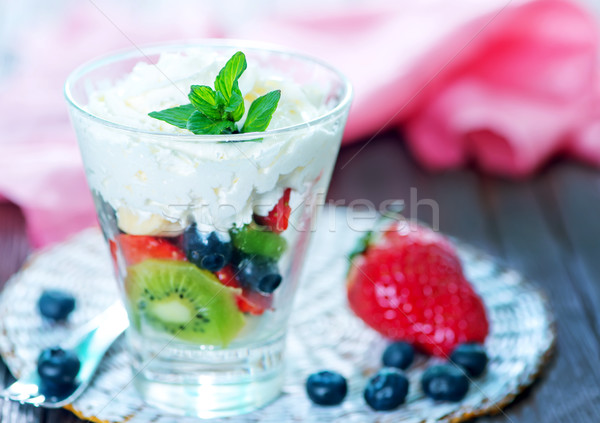 Salade de fruits mélange de fruits crème fouettée verre santé été [[stock_photo]] © tycoon