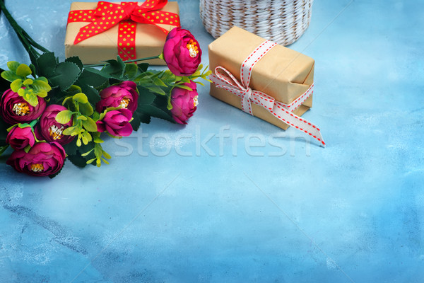 Ajándék virágok kék szív otthon születésnap Stock fotó © tycoon