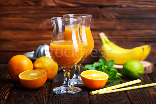 Succo d'arancia occhiali tavola legno foglia colore Foto d'archivio © tycoon