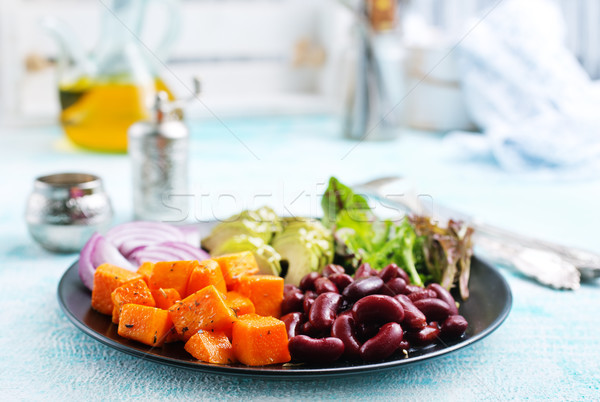 Stok fotoğraf: Malzemeler · salata · kabak · avokado · kırmızı