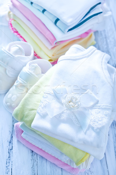 [[stock_photo]]: Bébé · vêtements · papier · fille · enfant · espace