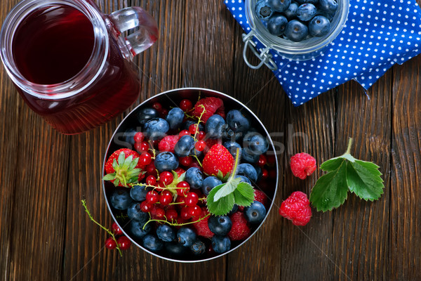 Fresche frutti di bosco ciotola tavola foglia giardino Foto d'archivio © tycoon