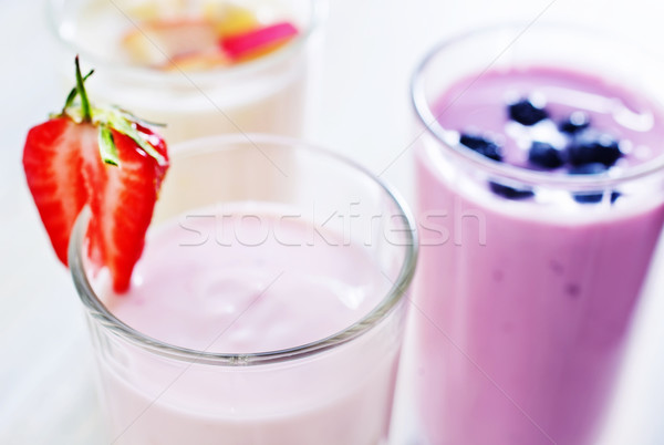 [[stock_photo]]: Sweet · yogourt · verre · table · bois · fraise