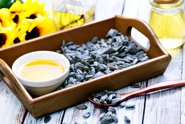 Floarea-soarelui seminţe ulei alb placă alimente Imagine de stoc © tycoon