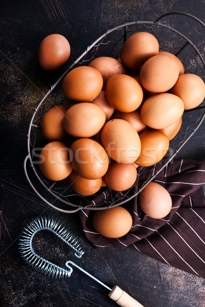 雞蛋 金屬 籃 表 木 商業照片 © tycoon