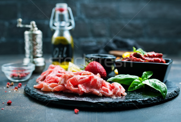 Stock fotó: Prosciutto · szeletek · olasz · friss · bazsalikom · száraz