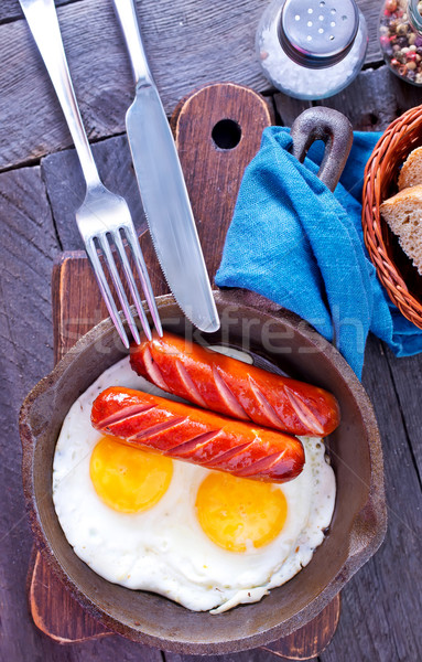 Mic dejun tabel ouă carnati cafea Imagine de stoc © tycoon