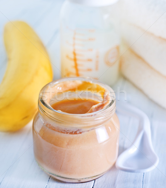 Nourriture pour bébés bébé fruits Kid banane cuillère [[stock_photo]] © tycoon