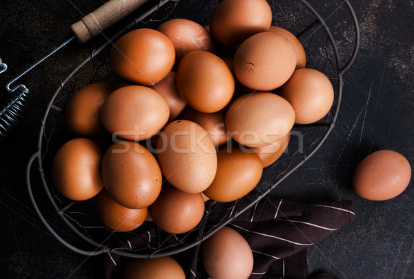 雞蛋 金屬 籃 表 木 商業照片 © tycoon