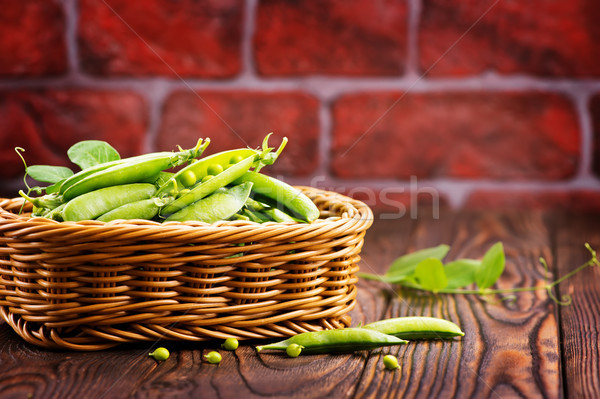 Stok fotoğraf: Yeşil · bezelye · sepet · tablo · sağlık · salata