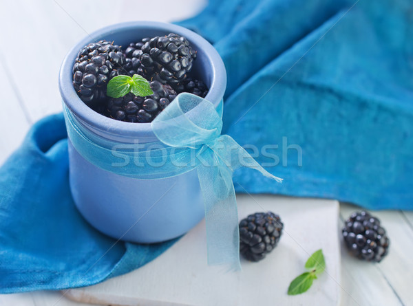 BlackBerry voedsel hout groep zwarte beker Stockfoto © tycoon