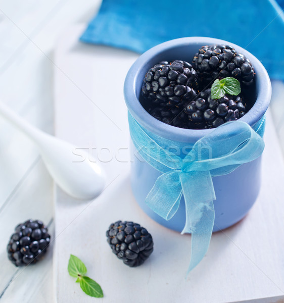 [[stock_photo]]: BlackBerry · alimentaire · bois · groupe · noir · tasse