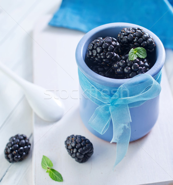 BlackBerry alimentaire bois groupe noir tasse Photo stock © tycoon