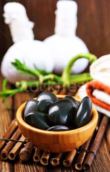 Bazalt negru castron tabel verde medicină Imagine de stoc © tycoon