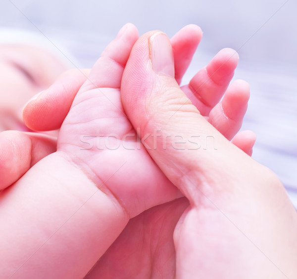 Weinig baby hand moeder pasgeboren gelukkig Stockfoto © tycoon
