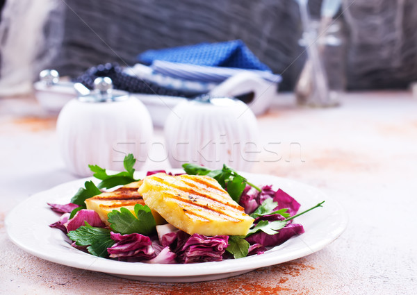 Saláta sajt sült fehér tányér eszik Stock fotó © tycoon