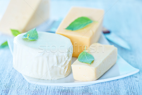Brânză busuioc placă tabel verde fermă Imagine de stoc © tycoon