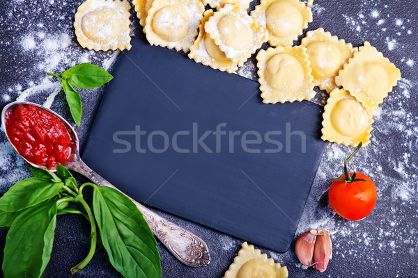 Ravioli surowy pomidorów makaronu świeże bazylia Zdjęcia stock © tycoon