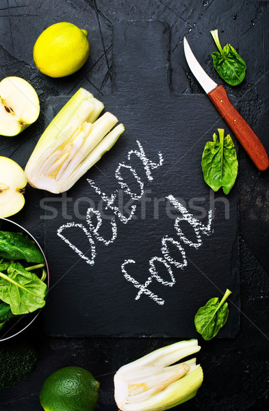 Zöldségek gyümölcsök zöld sötét asztal étel Stock fotó © tycoon