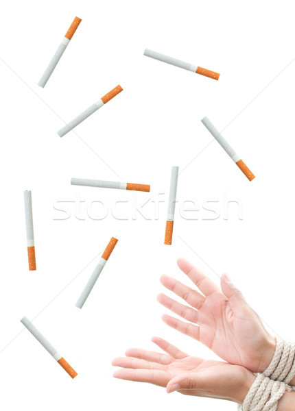 Foto stock: Fumador · mãos · fora · queda · cigarros · fumar