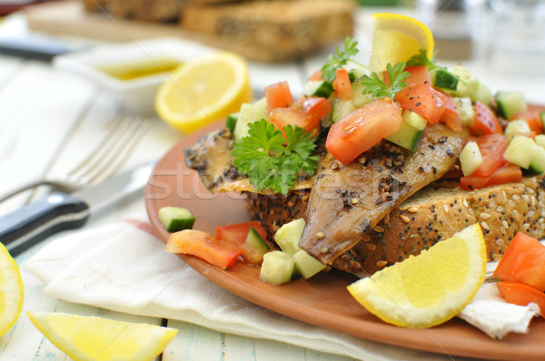 Makréla hal füstölt frissen aprított uborka Stock fotó © unikpix