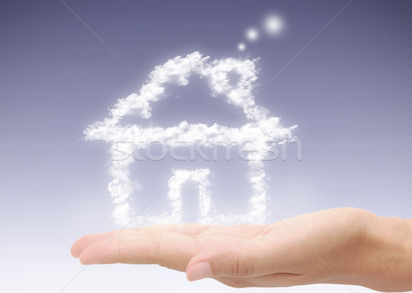 Hand halten Traum home Haus Wolken Stock foto © unikpix