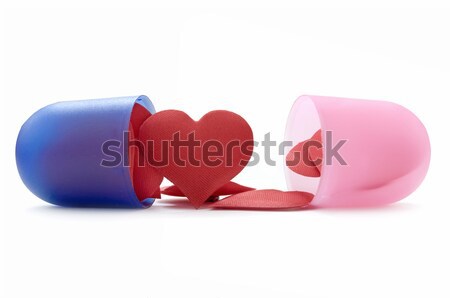 Foto stock: Forma · de · corazón · pastillas · dentro · medicina · píldora · cápsula