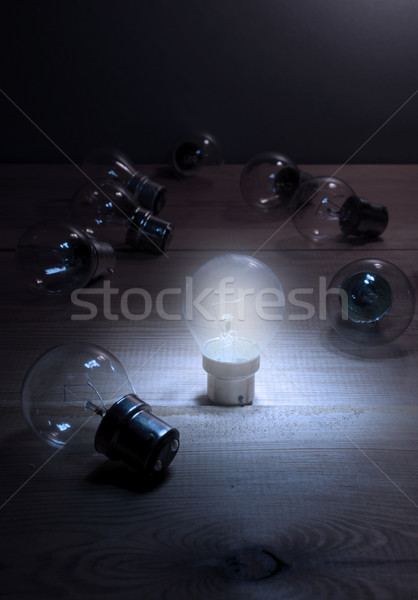 único bulbo muitos luz multidão lâmpada Foto stock © unikpix