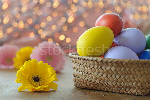 Stockfoto: Pasen · paaseieren · binnenkant · mand · bloemen