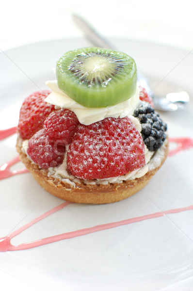 Frutta crostata crema frutti di bosco kiwi torta Foto d'archivio © unikpix