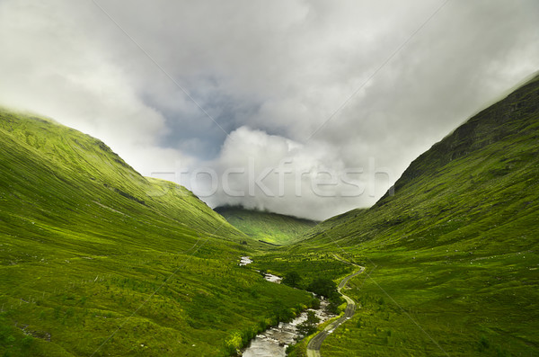 蘇格蘭高地 山谷 河 山 覆蓋 商業照片 © unkreatives