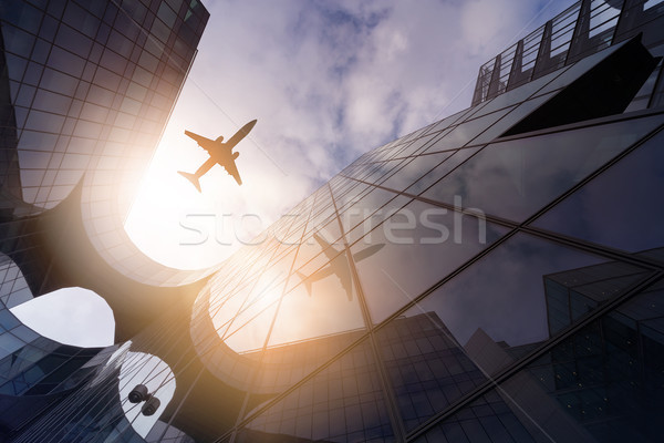 Flugzeug Hochhaus Gebäude unter Bürogebäude Sonne Stock foto © unkreatives