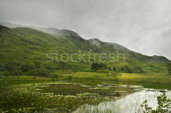 Terras altas da escócia nebuloso montanhas lago céu Foto stock © unkreatives