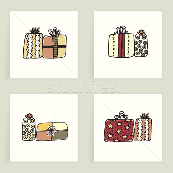 [[stock_photo]]: Quatre · cartes · dessinés · à · la · main · cadeaux · isolé