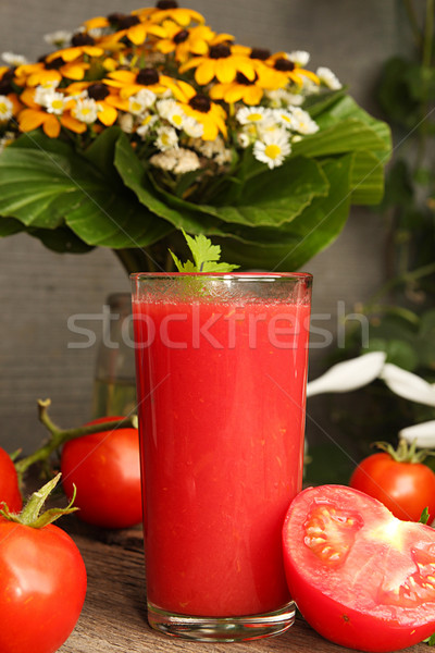 Glas tomatensap vers tomaten oude houten tafel Stockfoto © user_11056481
