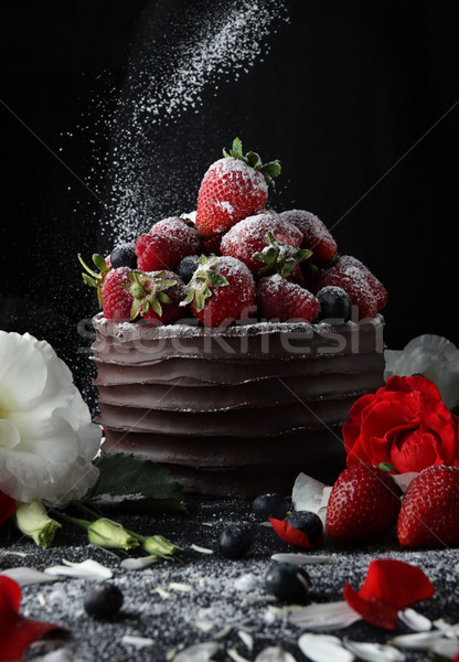 Stockfoto: Cake · chocolade · aardbei · framboos · bloemen