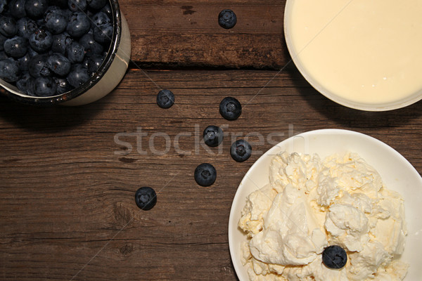 コテージチーズ サワークリーム 古い 木製のテーブル 白 プレート ストックフォト © user_11056481