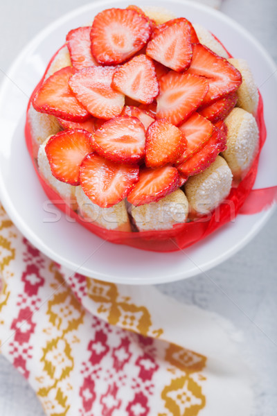 Torta fresas yogurt galletas mesa Foto stock © user_11224430