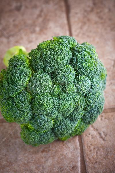 Groene vers hoofd broccoli steen oppervlak Stockfoto © user_11224430
