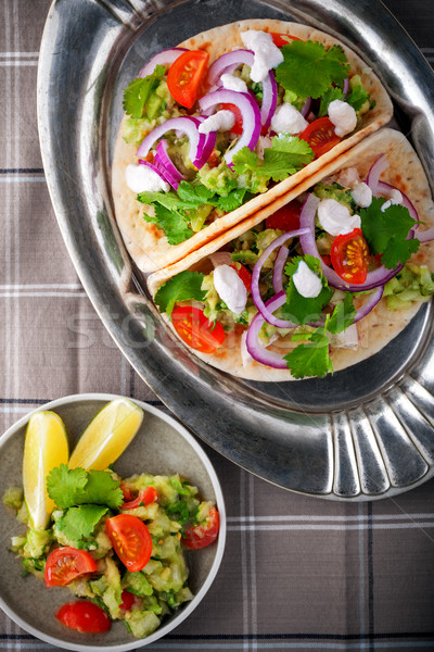 Tyúk taco zöldségek felszolgált asztal étel Stock fotó © user_11224430
