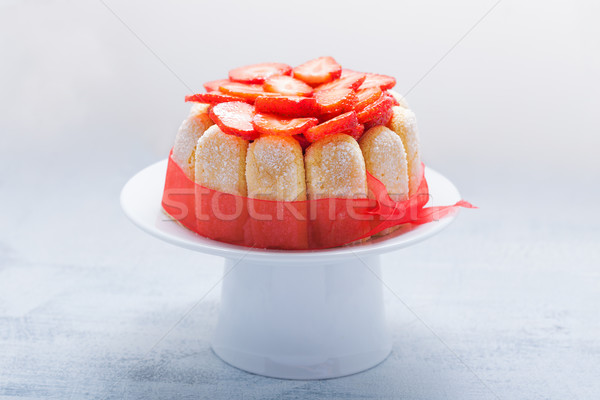 Torta eprek joghurt epertorta kekszek tányér Stock fotó © user_11224430