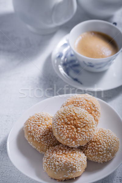 Mandulák sütik kávé felszolgált asztal desszert Stock fotó © user_11224430