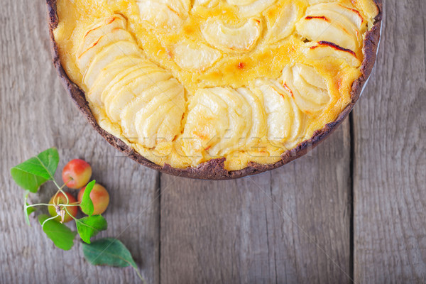 Apfelkuchen Vanillepudding Holztisch Dessert pie Stock foto © user_11224430