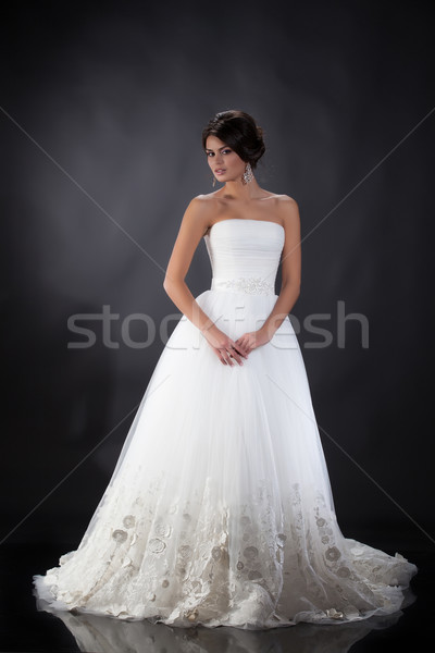 Sposa giovani bella donna abito da sposa studio donna Foto d'archivio © user_9834712