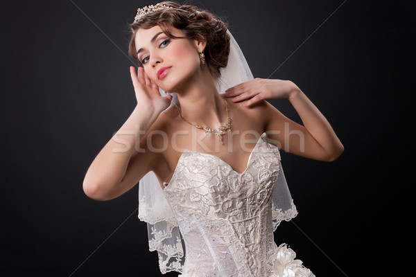 Jovem belo noiva bela mulher elegante vestido de noiva Foto stock © user_9834712