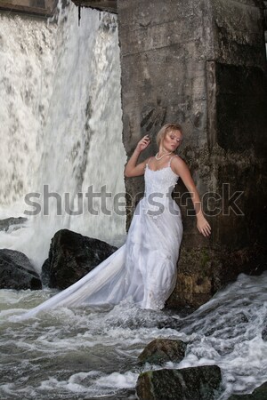 Jovem noiva rio mulher loira branco vestido de noiva Foto stock © user_9834712