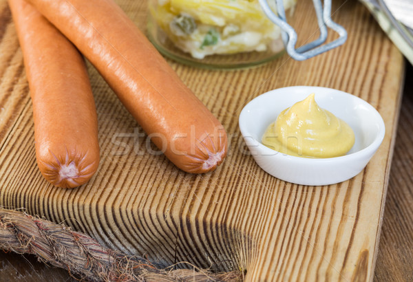 Foto stock: Salsichas · mostarda · salada · de · batatas · conselho · salsa · rústico