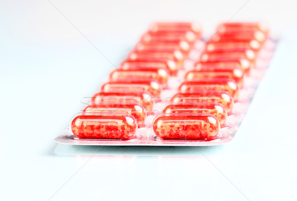 Foto d'archivio: Pillole · isolato · pack · rosso · medici · medico