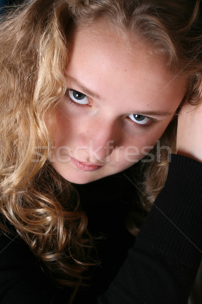 Foto stock: Hermosa · adolescente · pelo · rizado · negro · retrato · jóvenes